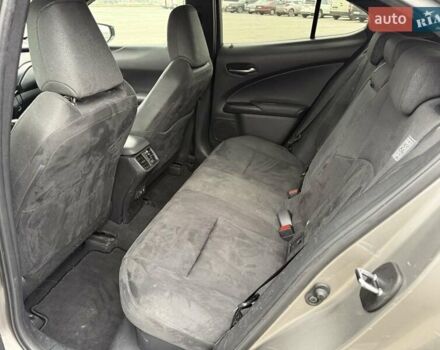 Серый Лексус UX, объемом двигателя 1.99 л и пробегом 68 тыс. км за 27800 $, фото 14 на Automoto.ua