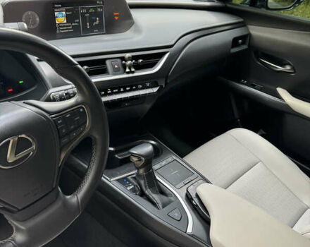 Сірий Лексус UX, об'ємом двигуна 1.99 л та пробігом 40 тис. км за 25500 $, фото 46 на Automoto.ua