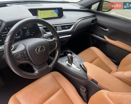 Сірий Лексус UX, об'ємом двигуна 0 л та пробігом 108 тис. км за 23500 $, фото 25 на Automoto.ua