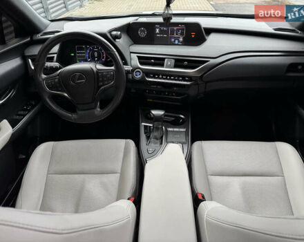 Сірий Лексус UX, об'ємом двигуна 1.99 л та пробігом 115 тис. км за 27500 $, фото 14 на Automoto.ua