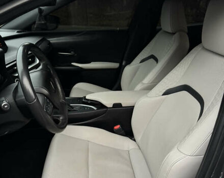 Сірий Лексус UX, об'ємом двигуна 1.99 л та пробігом 115 тис. км за 27500 $, фото 10 на Automoto.ua
