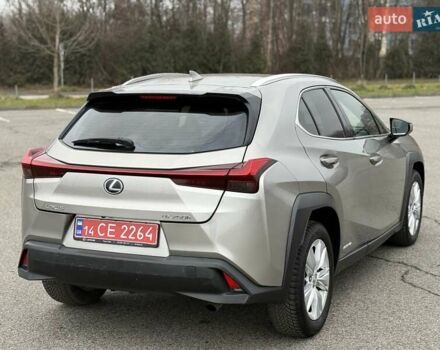 Серый Лексус UX, объемом двигателя 1.99 л и пробегом 68 тыс. км за 27800 $, фото 5 на Automoto.ua
