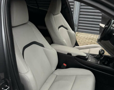 Сірий Лексус UX, об'ємом двигуна 1.99 л та пробігом 115 тис. км за 27500 $, фото 12 на Automoto.ua