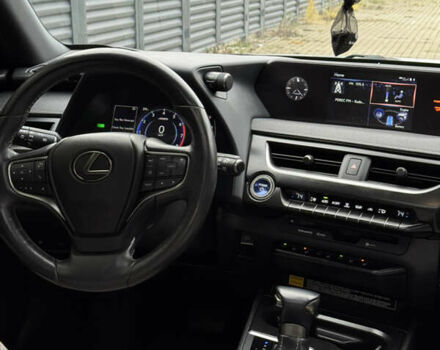 Сірий Лексус UX, об'ємом двигуна 1.99 л та пробігом 115 тис. км за 27500 $, фото 19 на Automoto.ua