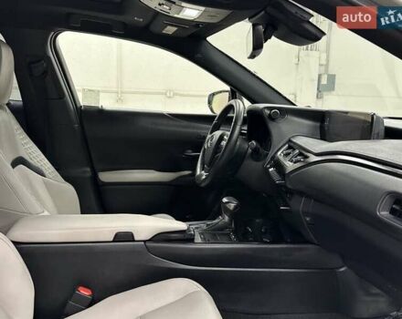 Сірий Лексус UX, об'ємом двигуна 1.99 л та пробігом 27 тис. км за 9800 $, фото 19 на Automoto.ua