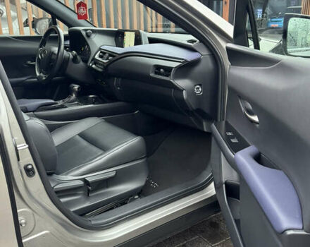 Серый Лексус UX, объемом двигателя 2 л и пробегом 89 тыс. км за 35500 $, фото 10 на Automoto.ua