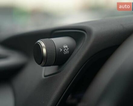 Сірий Лексус UX, об'ємом двигуна 2 л та пробігом 29 тис. км за 31900 $, фото 32 на Automoto.ua