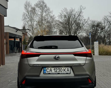 Серый Лексус UX, объемом двигателя 2 л и пробегом 89 тыс. км за 35500 $, фото 2 на Automoto.ua