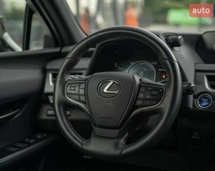 Сірий Лексус UX, об'ємом двигуна 2 л та пробігом 29 тис. км за 31900 $, фото 30 на Automoto.ua