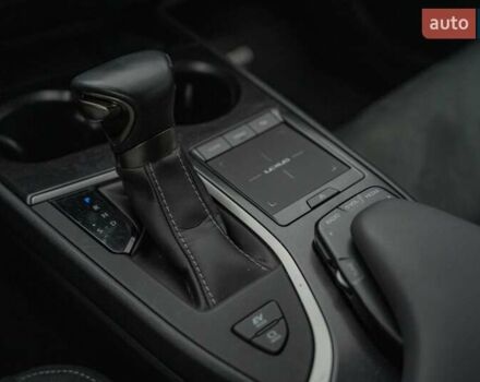 Сірий Лексус UX, об'ємом двигуна 2 л та пробігом 29 тис. км за 31900 $, фото 40 на Automoto.ua