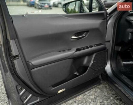 Сірий Лексус UX, об'ємом двигуна 2 л та пробігом 29 тис. км за 31900 $, фото 48 на Automoto.ua