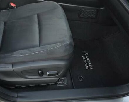 Серый Лексус UX, объемом двигателя 0 л и пробегом 84 тыс. км за 23800 $, фото 79 на Automoto.ua