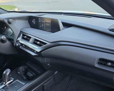 Серый Лексус UX, объемом двигателя 0 л и пробегом 84 тыс. км за 23800 $, фото 77 на Automoto.ua