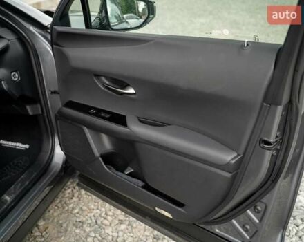 Сірий Лексус UX, об'ємом двигуна 2 л та пробігом 29 тис. км за 31900 $, фото 49 на Automoto.ua