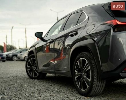 Сірий Лексус UX, об'ємом двигуна 2 л та пробігом 29 тис. км за 31900 $, фото 7 на Automoto.ua