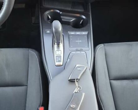 Серый Лексус UX, объемом двигателя 0 л и пробегом 84 тыс. км за 23800 $, фото 70 на Automoto.ua