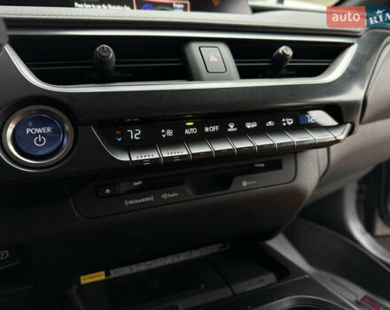 Серый Лексус UX, объемом двигателя 2 л и пробегом 17 тыс. км за 29999 $, фото 22 на Automoto.ua