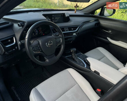 Сірий Лексус UX, об'ємом двигуна 2 л та пробігом 50 тис. км за 35000 $, фото 16 на Automoto.ua