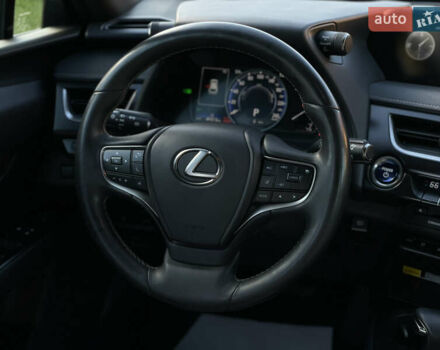 Сірий Лексус UX, об'ємом двигуна 2 л та пробігом 50 тис. км за 35000 $, фото 10 на Automoto.ua