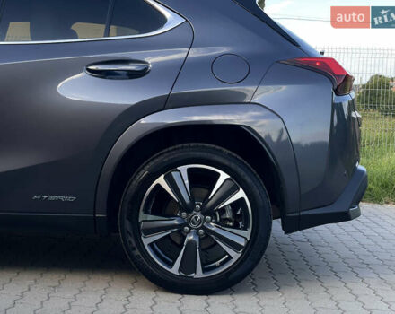 Сірий Лексус UX, об'ємом двигуна 2 л та пробігом 50 тис. км за 35000 $, фото 5 на Automoto.ua