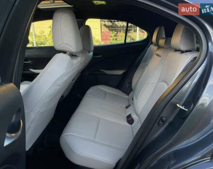 Сірий Лексус UX, об'ємом двигуна 2 л та пробігом 50 тис. км за 35000 $, фото 21 на Automoto.ua