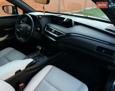 Сірий Лексус UX, об'ємом двигуна 2 л та пробігом 50 тис. км за 35000 $, фото 24 на Automoto.ua