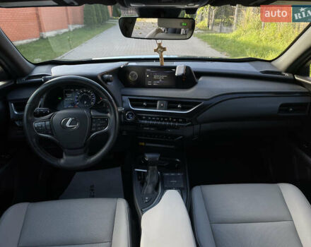 Сірий Лексус UX, об'ємом двигуна 2 л та пробігом 50 тис. км за 35000 $, фото 9 на Automoto.ua