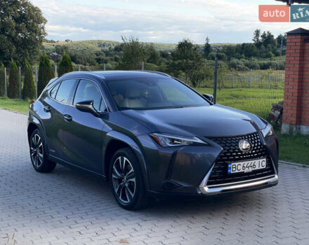 Сірий Лексус UX, об'ємом двигуна 2 л та пробігом 50 тис. км за 35000 $, фото 2 на Automoto.ua