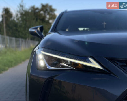 Сірий Лексус UX, об'ємом двигуна 2 л та пробігом 50 тис. км за 35000 $, фото 3 на Automoto.ua