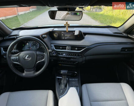 Сірий Лексус UX, об'ємом двигуна 2 л та пробігом 50 тис. км за 35000 $, фото 12 на Automoto.ua