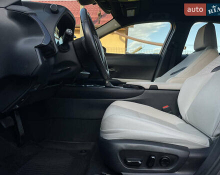 Сірий Лексус UX, об'ємом двигуна 2 л та пробігом 50 тис. км за 35000 $, фото 17 на Automoto.ua