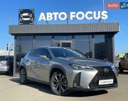 Серый Лексус UX, объемом двигателя 1.99 л и пробегом 82 тыс. км за 27990 $, фото 1 на Automoto.ua