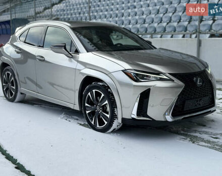 Серый Лексус UX, объемом двигателя 1.99 л и пробегом 77 тыс. км за 22900 $, фото 1 на Automoto.ua