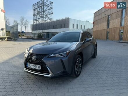 Серый Лексус UX, объемом двигателя 1.99 л и пробегом 66 тыс. км за 27300 $, фото 1 на Automoto.ua