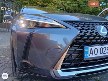 Серый Лексус UX, объемом двигателя 2 л и пробегом 86 тыс. км за 24900 $, фото 1 на Automoto.ua
