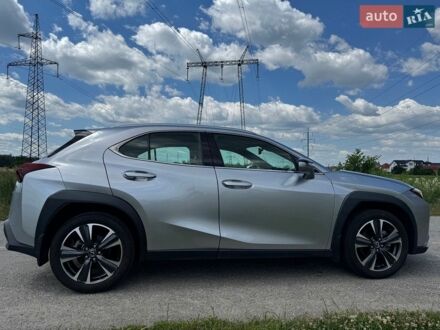 Сірий Лексус UX, об'ємом двигуна 1.99 л та пробігом 42 тис. км за 33700 $, фото 1 на Automoto.ua
