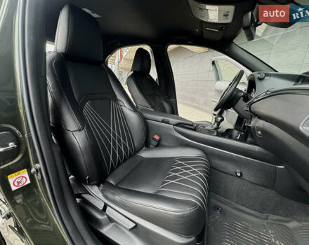 Зелений Лексус UX, об'ємом двигуна 1.99 л та пробігом 36 тис. км за 31900 $, фото 18 на Automoto.ua