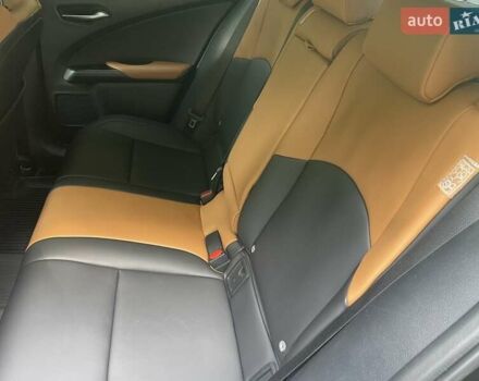 Зеленый Лексус UX, объемом двигателя 1.99 л и пробегом 61 тыс. км за 32800 $, фото 6 на Automoto.ua