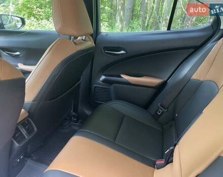 Зеленый Лексус UX, объемом двигателя 1.99 л и пробегом 61 тыс. км за 32800 $, фото 5 на Automoto.ua