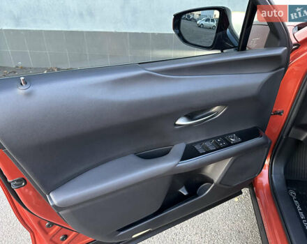 Оранжевый Лексус UX, объемом двигателя 1.99 л и пробегом 45 тыс. км за 29000 $, фото 24 на Automoto.ua