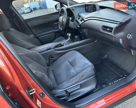 Оранжевый Лексус UX, объемом двигателя 1.99 л и пробегом 45 тыс. км за 29000 $, фото 38 на Automoto.ua