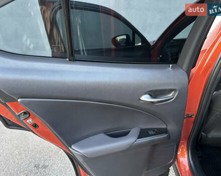 Оранжевый Лексус UX, объемом двигателя 1.99 л и пробегом 45 тыс. км за 29000 $, фото 28 на Automoto.ua