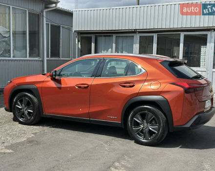 Помаранчевий Лексус UX, об'ємом двигуна 1.99 л та пробігом 43 тис. км за 29500 $, фото 5 на Automoto.ua