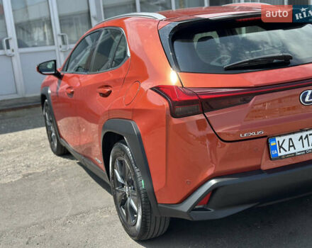 Помаранчевий Лексус UX, об'ємом двигуна 1.99 л та пробігом 43 тис. км за 29500 $, фото 2 на Automoto.ua