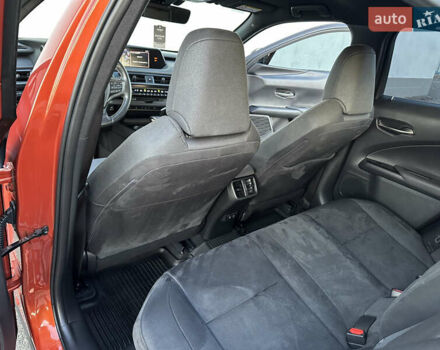 Оранжевый Лексус UX, объемом двигателя 1.99 л и пробегом 45 тыс. км за 29000 $, фото 27 на Automoto.ua