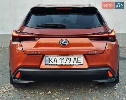 Оранжевый Лексус UX, объемом двигателя 1.99 л и пробегом 45 тыс. км за 29000 $, фото 10 на Automoto.ua