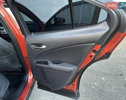 Оранжевый Лексус UX, объемом двигателя 1.99 л и пробегом 45 тыс. км за 29000 $, фото 42 на Automoto.ua