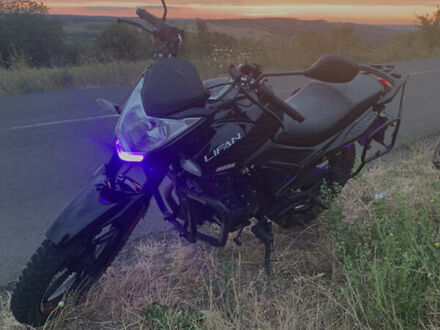 Ліфан CityR 200 2022 у Подільськ (Котовськ) на Automoto.ua Чорний Ліфан CityR 200, об'ємом двигуна 0.18 л та пробігом 18 тис. км за 1000 $, фото 1 на Automoto.ua