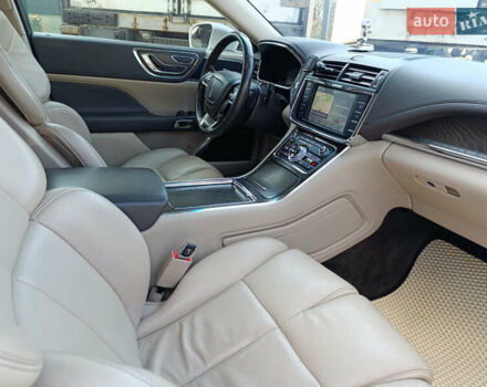 Белый Линкольн Континенталь, объемом двигателя 3.73 л и пробегом 132 тыс. км за 17200 $, фото 12 на Automoto.ua