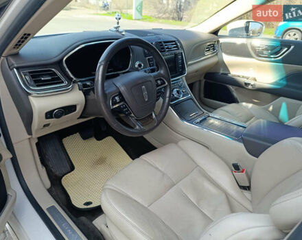 Белый Линкольн Континенталь, объемом двигателя 3.73 л и пробегом 132 тыс. км за 17200 $, фото 13 на Automoto.ua